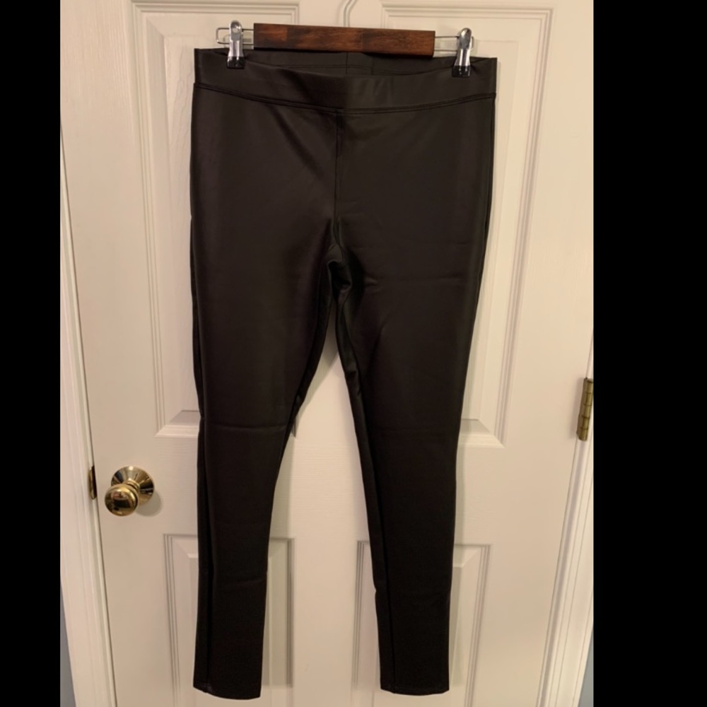 Express faux leather leggings size M